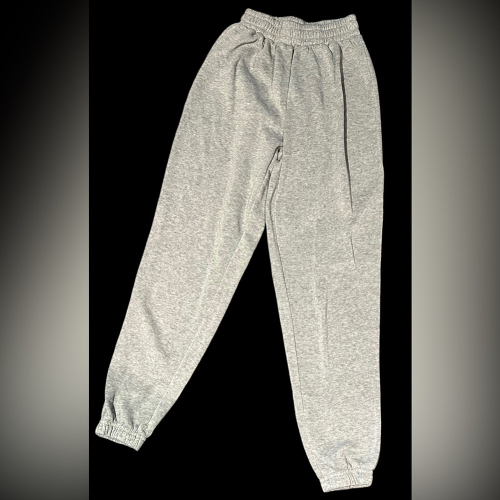 SHEIN Black and Gray Tag Detail